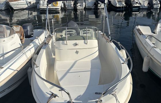 Motorboat Jeanneau Cap Camarat 100hp