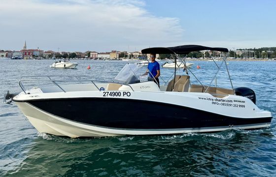 Motorboat Quicksilver Activ 675 Semi Sundeck