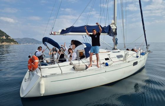 Sailboat Beneteau Oceanis 321 10m
