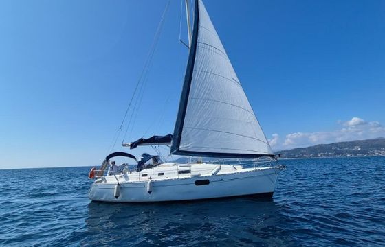 Sailboat Beneteau Oceanis 321 10m