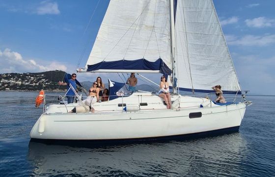 Sailboat Beneteau Oceanis 321 10m