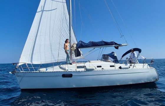 Sailboat Beneteau Oceanis 321 10m