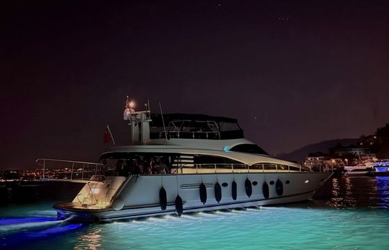 Motor yacht custom 2006 1600hp