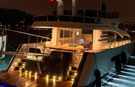 Motor yacht custom 2006 1600hp