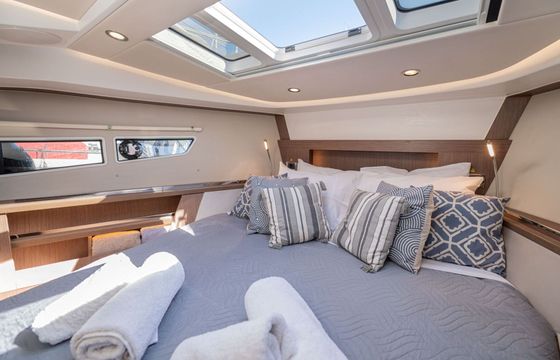 Motorboat Sealine S335 640hp