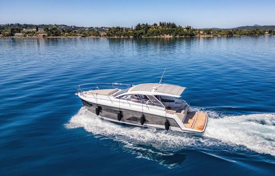 Motorboat Sealine S335 640hp