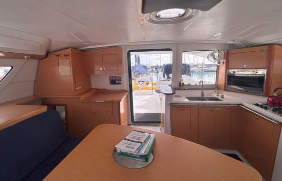 Catamaran FOUNTAINE PAJOT LIPARI 41 11.95m