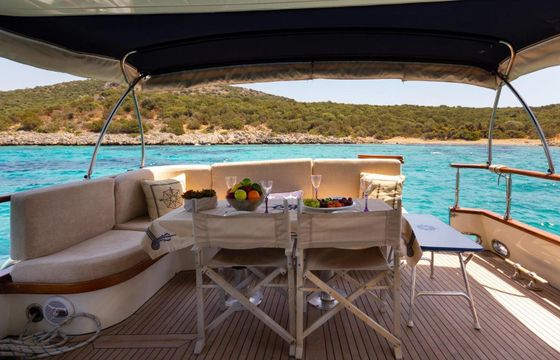 Motorboat Trawler Classic Cruiser 55 680hp