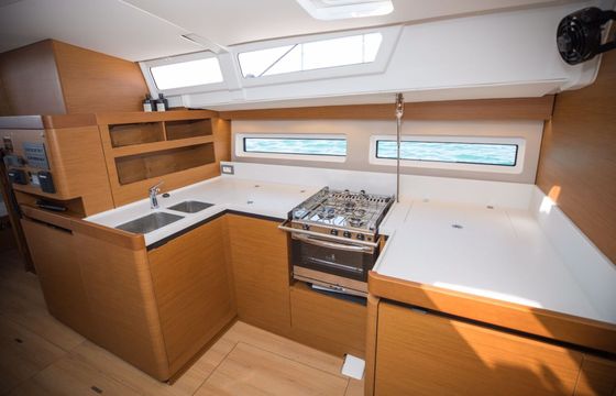 Sailboat Jeanneau Sun Odyssey 490 14.42m