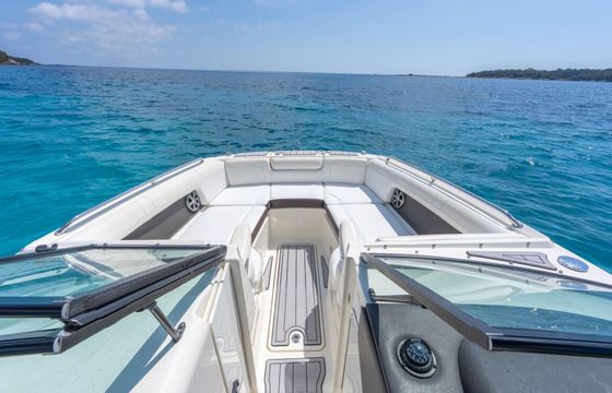 Motorboat Sea Ray SDX 270 300hp