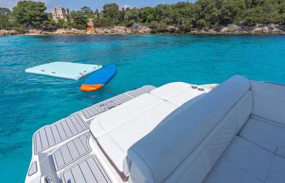 Motorboat Sea Ray SDX 270 300hp