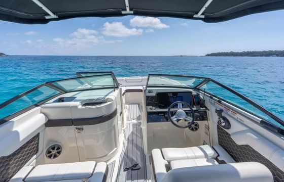 Motorboat Sea Ray SDX 270 300hp