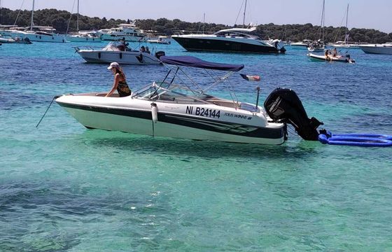 Motorboat Four Winns 180 Horizon 100hp