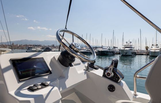 Motorboat Beneteau Antares 11 fly 600hp