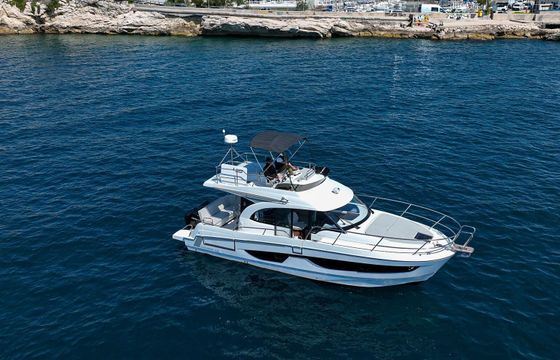 Motorboat Beneteau Antares 11 fly 600hp