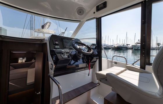 Motorboat Beneteau Antares 11 fly 600hp
