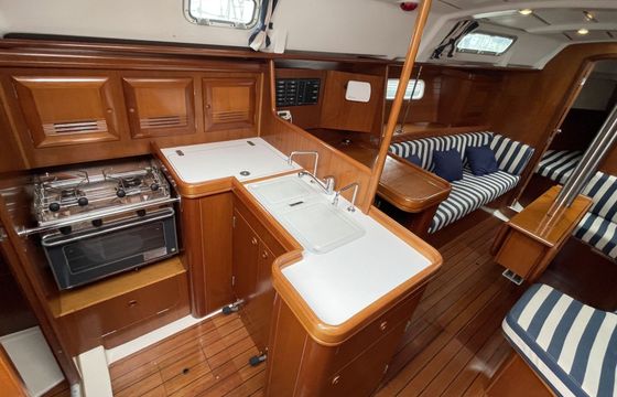 Sailboat Beneteau Oceanis Clipper 361 11m
