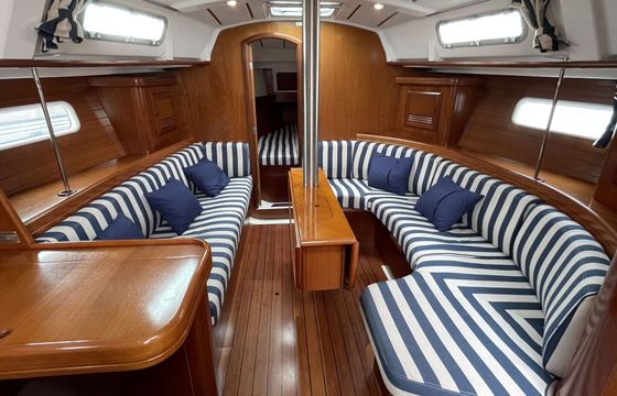 Sailboat Beneteau Oceanis Clipper 361 11m
