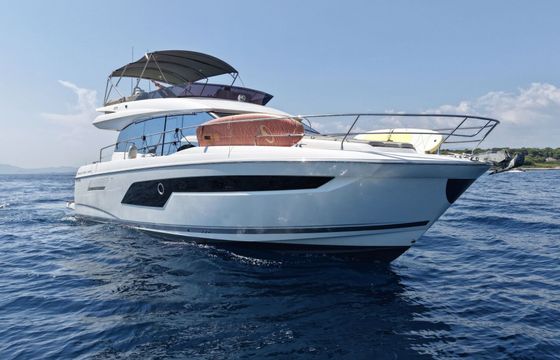 Motorboat Jeanneau Prestige 520 Fly 775hp