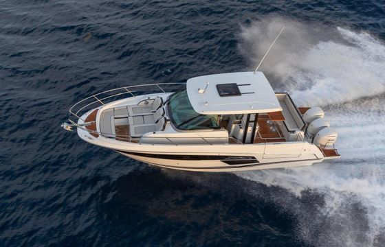 Motorboat Jeanneau cap camarat 12.5