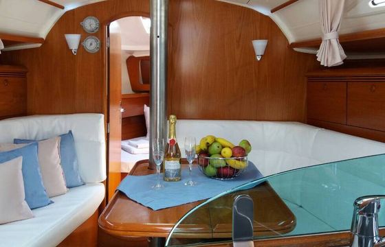 Sailboat Jeanneau Sun Odyssey 35 10.75m