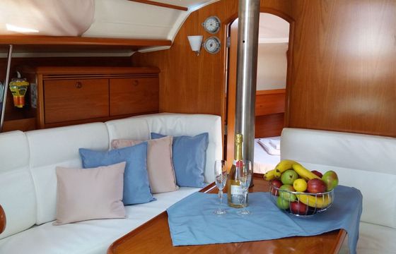 Sailboat Jeanneau Sun Odyssey 35 10.75m