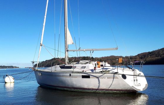 Sailboat Beneteau Oceanis 320 9.25m