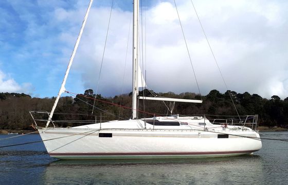 Sailboat Beneteau Oceanis 320 9.25m