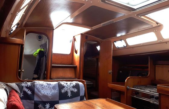 Sailboat Beneteau Oceanis 320 9.25m