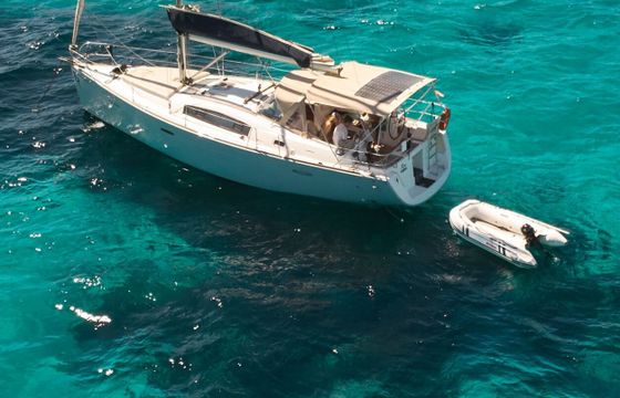 Sailboat Beneteau Oceanis 40 12m