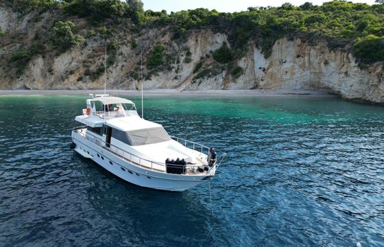 Motor yacht Canados 58ft 1640hp
