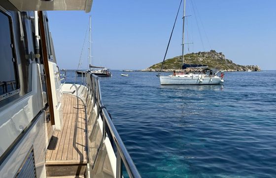 Motor yacht Canados 58ft 1640hp