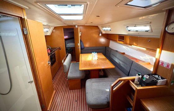 Sailboat BAVARIA Cruiser 40 12m