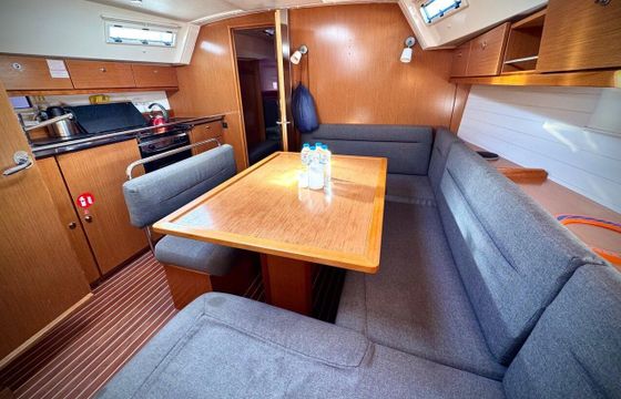 Sailboat BAVARIA Cruiser 40 12m