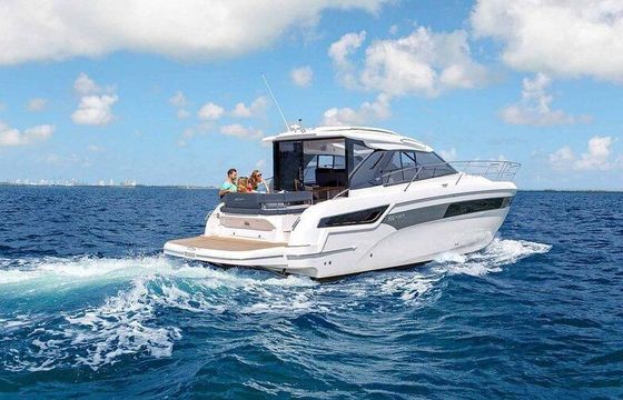 Motorboat Bavaria S400 600hp