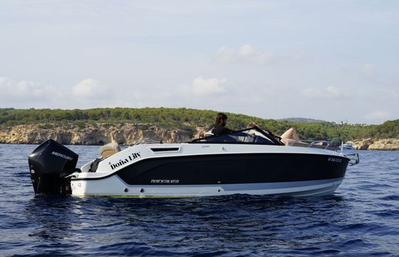Motorboat Quicksilver ACTIV 675 CRUISER 200hp