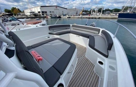 Motorboat Jeanneau Cap Camarat 9.0 CC S1 500hp