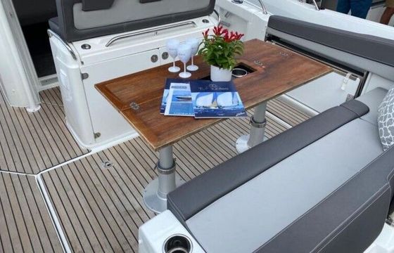 Motorboat Jeanneau Cap Camarat 9.0 CC S1 500hp