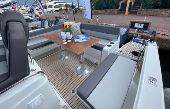 Motorboat Jeanneau Cap Camarat 9.0 CC S1 500hp