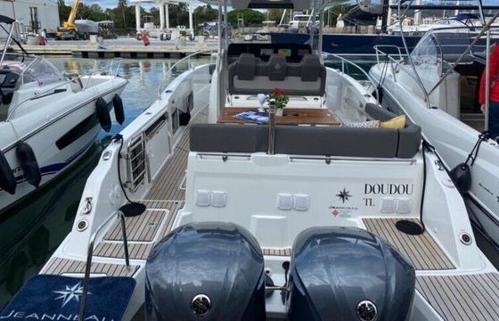 Motorboat Jeanneau Cap Camarat 9.0 CC S1 500hp