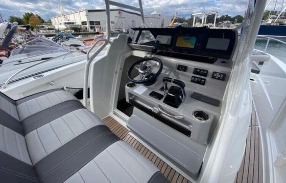 Motorboat Jeanneau Cap Camarat 9.0 CC S1 500hp