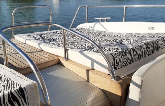Motor yacht Ferretti ALTURA 52 1000hp