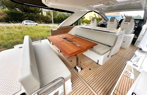 Motorboat Jeanneau DB 43 760hp