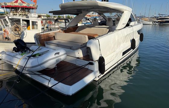 Motorboat Jeanneau DB 43 760hp
