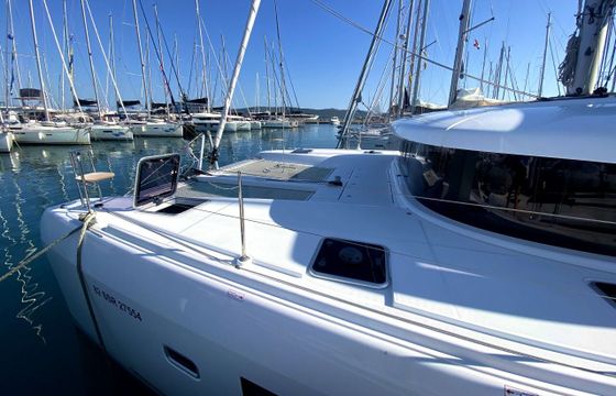 Catamaran Lagoon-Bénéteau Lagoon 42 - 4 + 1 cab. 12m