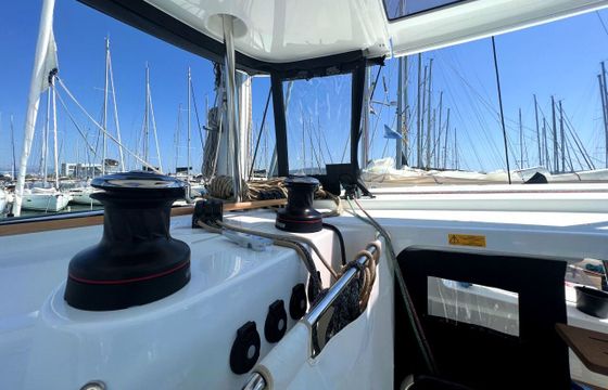 Catamaran Lagoon-Bénéteau Lagoon 42 - 4 + 1 cab. 12m