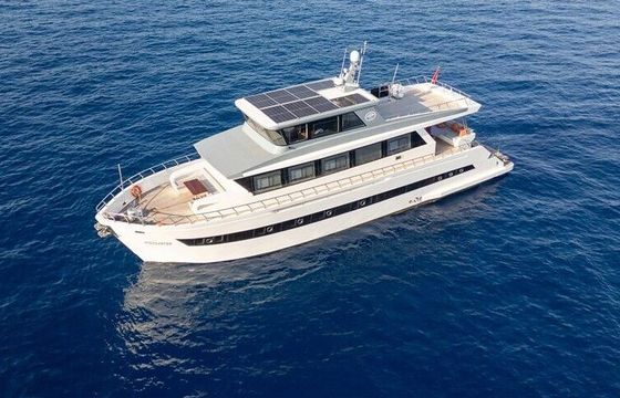 Motor yacht Luxury motor yacht with a capacity of 8 people 2024