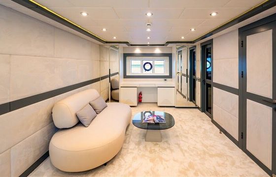 Motor yacht Luxury motor yacht with a capacity of 8 people 2024