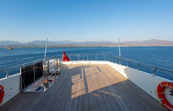 Motor yacht Luxury motor yacht with a capacity of 8 people 2024