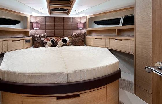 Motorboat Luxury Motorcruiser with Toys Private dining available on board 850hp